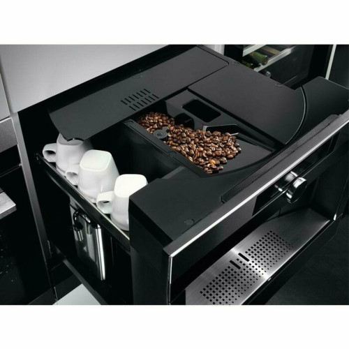 Встраиваемая кофемашина AEG KKK994500M