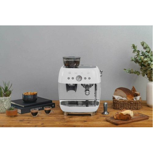 Кофемашина Smeg EGF03WHEU белый