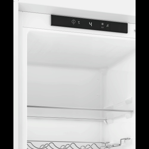 Встраиваемый холодильник Hotpoint HBDR 18I