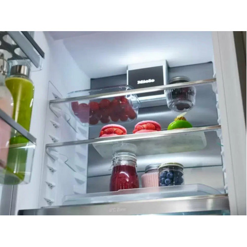 Встраиваемый холодильник Miele KFN 7795 C белый